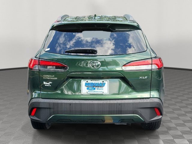 Used 2023 Toyota Corolla Cross XLE w/ Convenience Package FWD image 5
