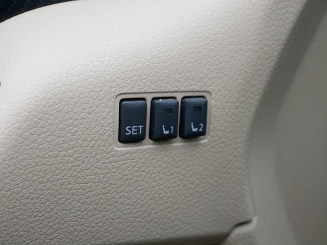 Used 2017 Nissan Rogue SL w/ SL Premium Package image 15