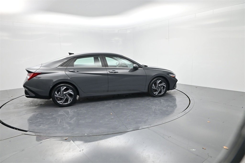 Used 2025 Hyundai Elantra SEL image 8