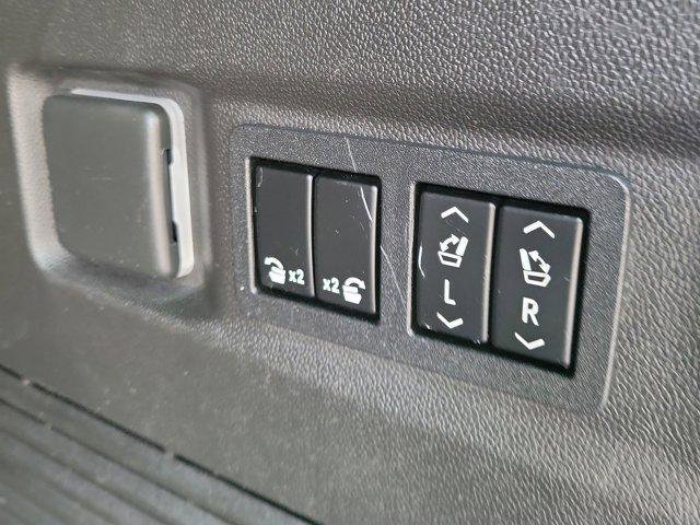 Used 2022 Chevrolet Tahoe High Country AWD/4WD image 9