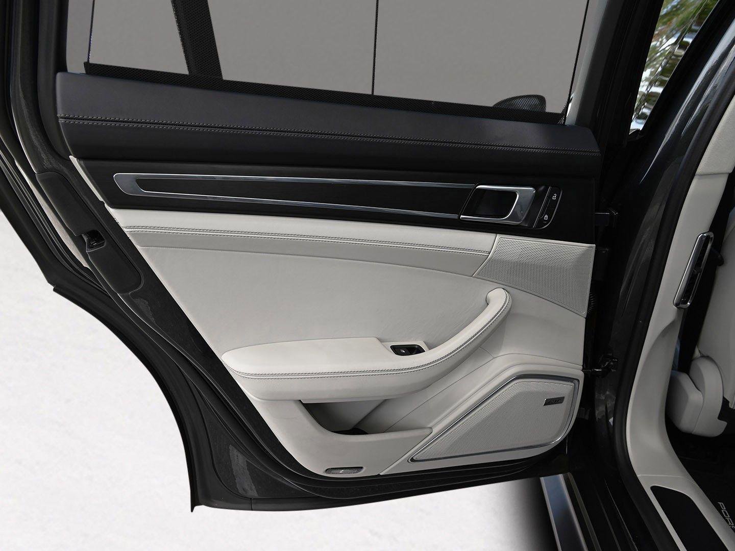 Used 2023 Porsche Panamera GTS image 32