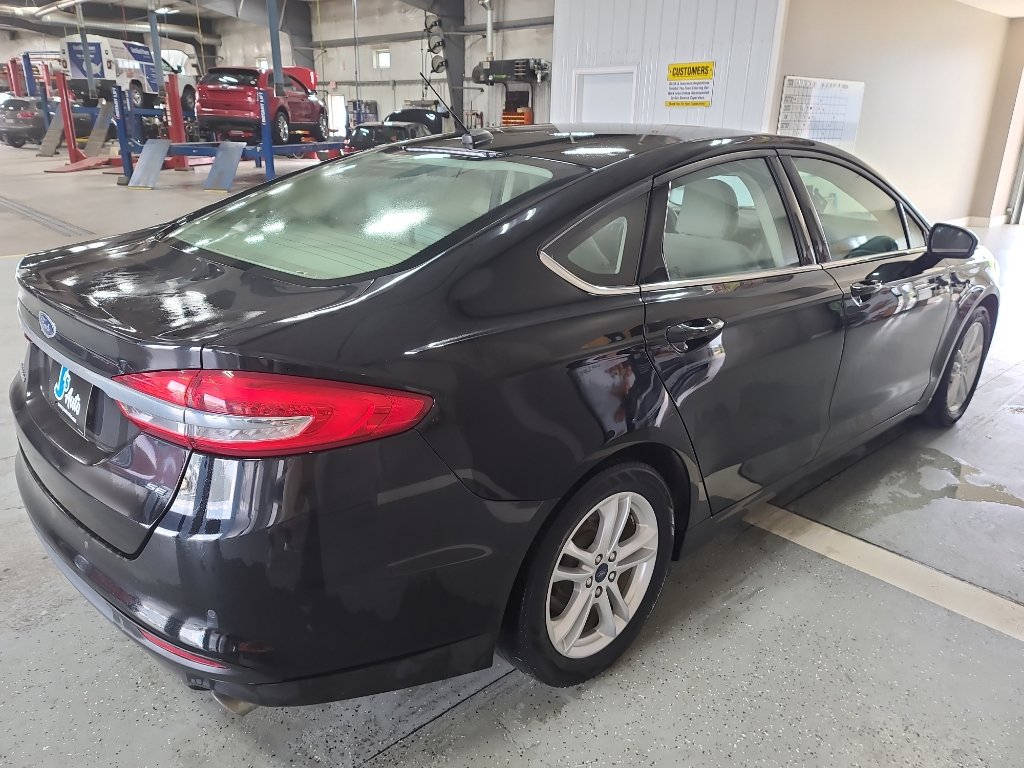 Used 2018 Ford Fusion SE image 5