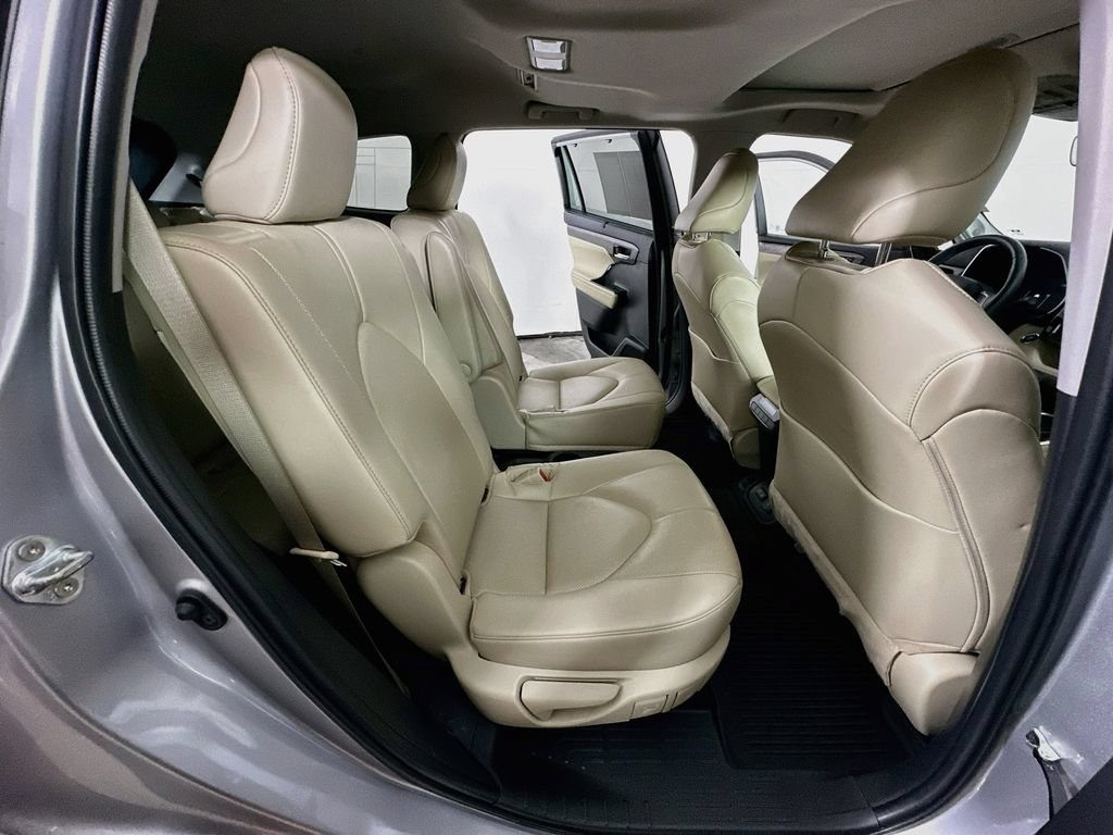 Used 2023 Toyota Highlander Limited AWD/4WD image 11