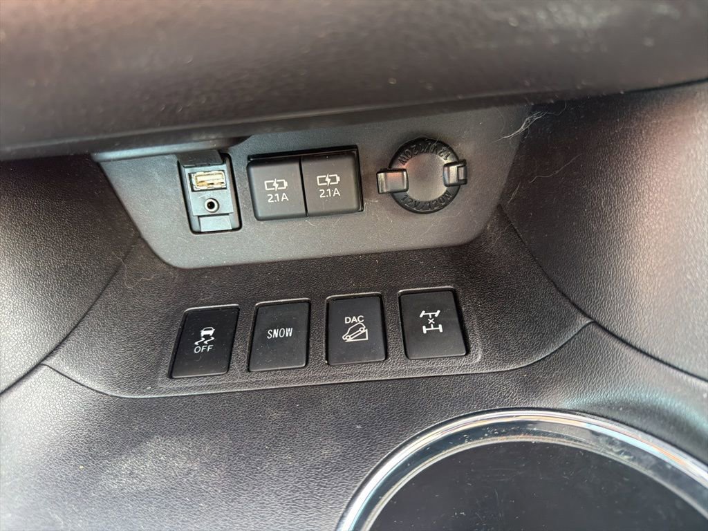 Used 2019 Toyota Highlander XLE AWD/4WD image 35