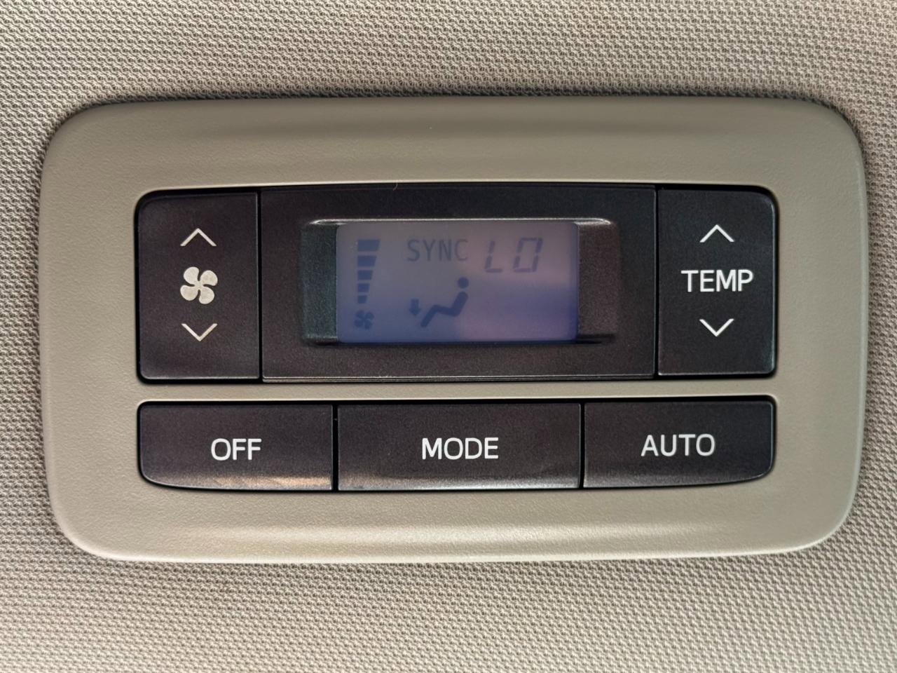 Used 2018 Toyota Sienna LE FWD image 13