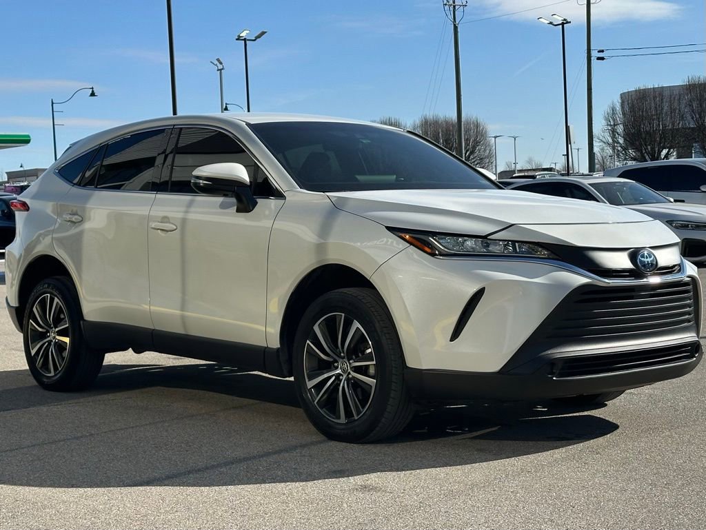 Used 2022 Toyota Venza XLE image 13