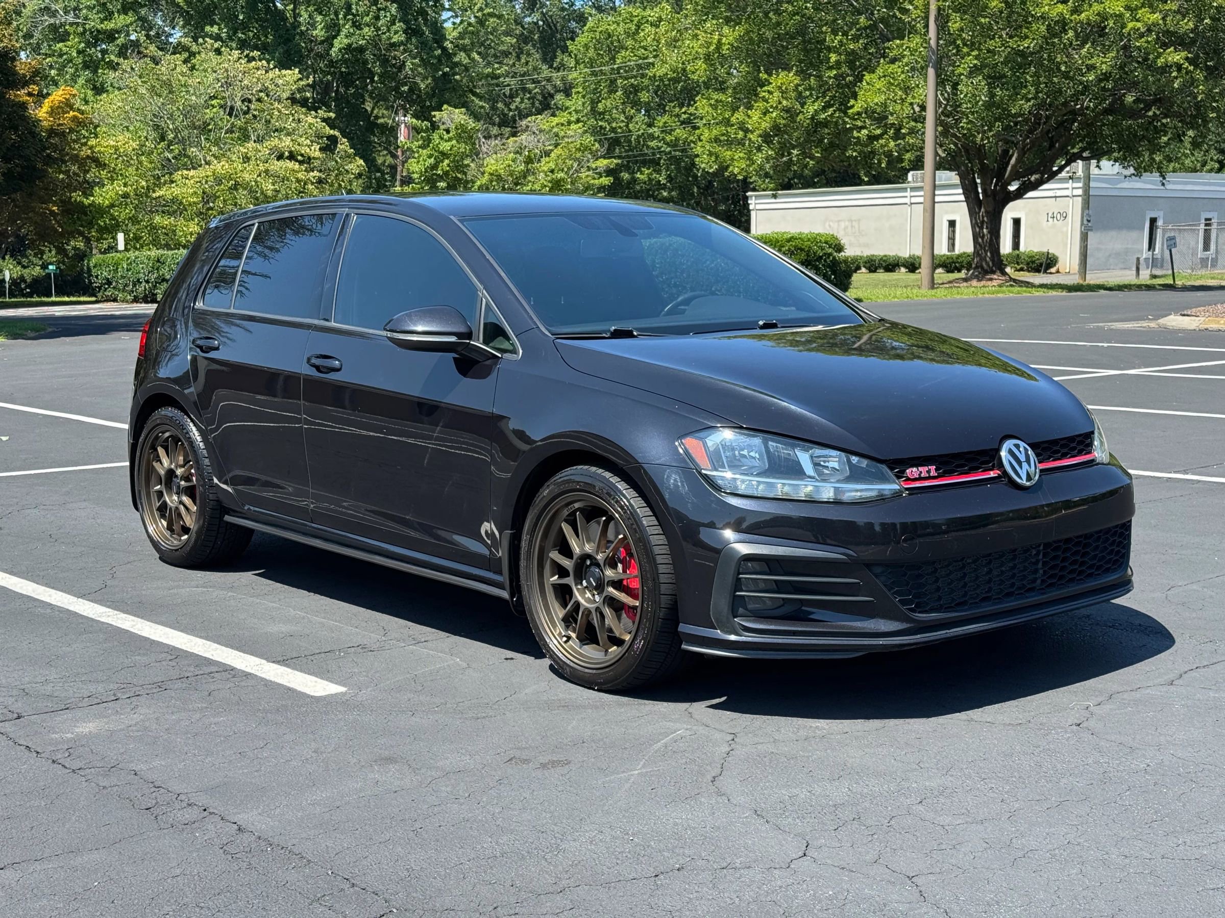 Used 2021 Volkswagen GTI SE image 4