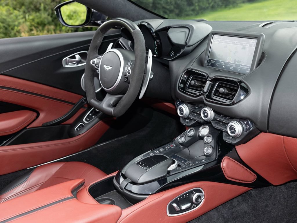 Used 2021 Aston Martin V8 Vantage Roadster RWD image 52