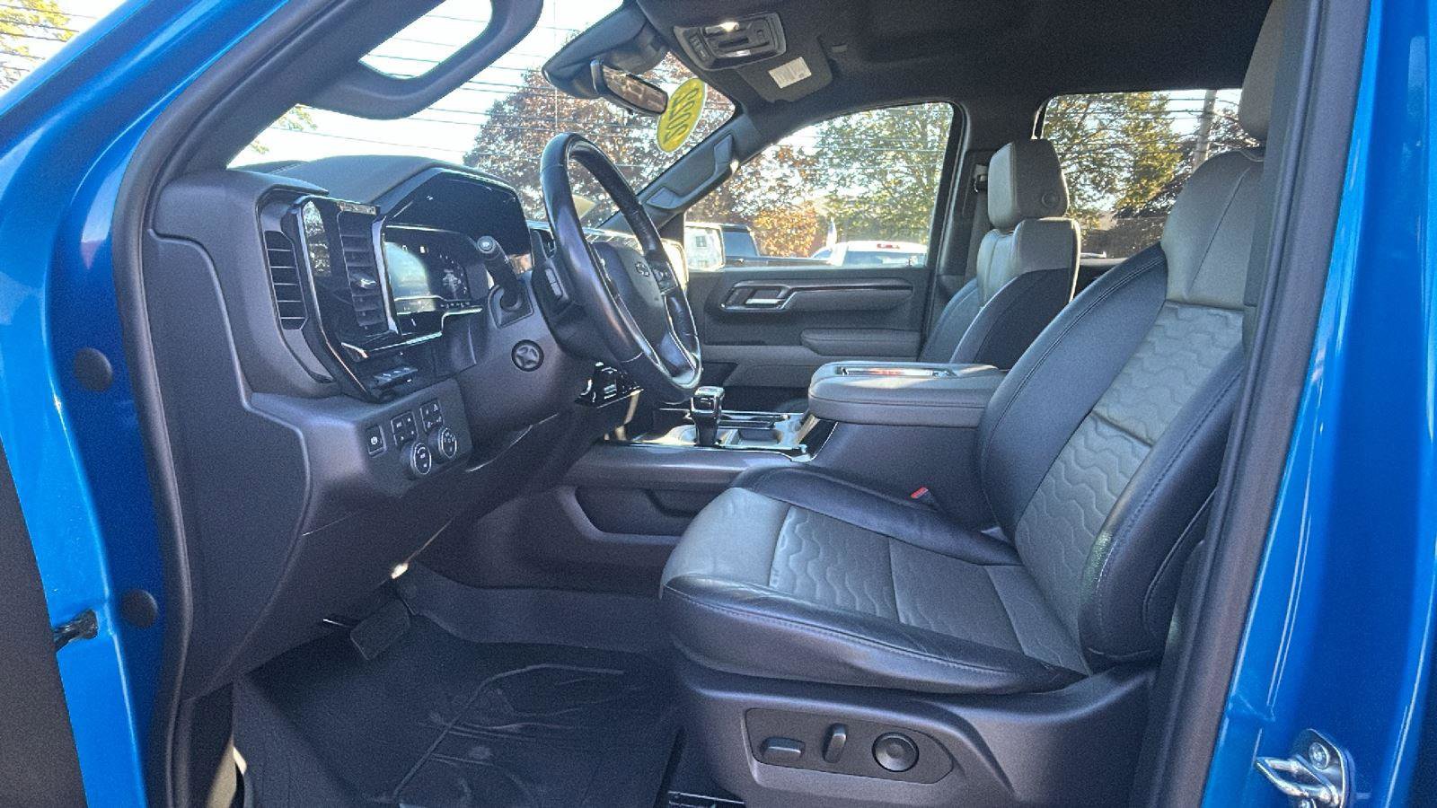 Used 2022 Chevrolet Silverado 1500 ZR2 w/ Technology Package image 28