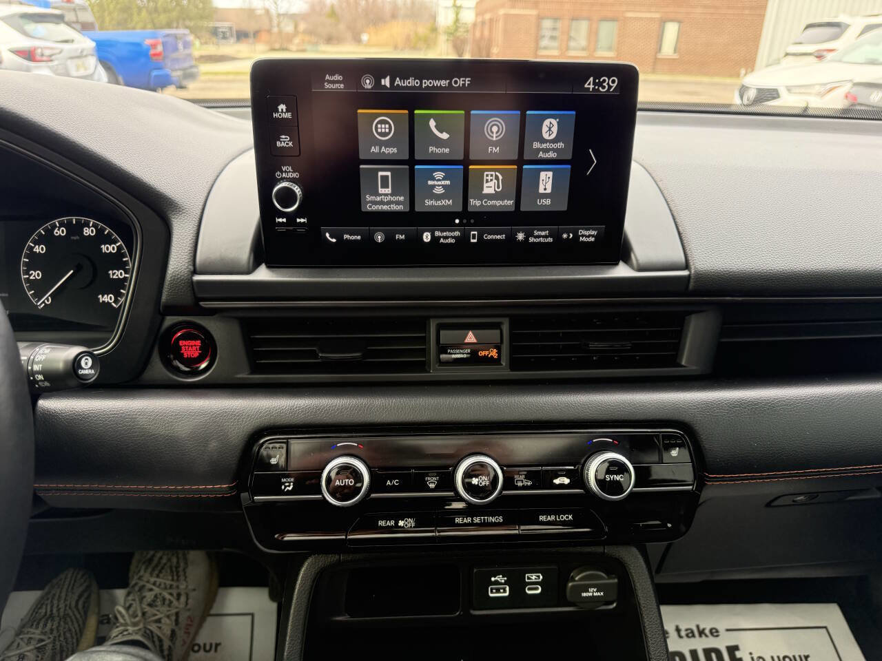 Used 2025 Honda Pilot TrailSport image 38