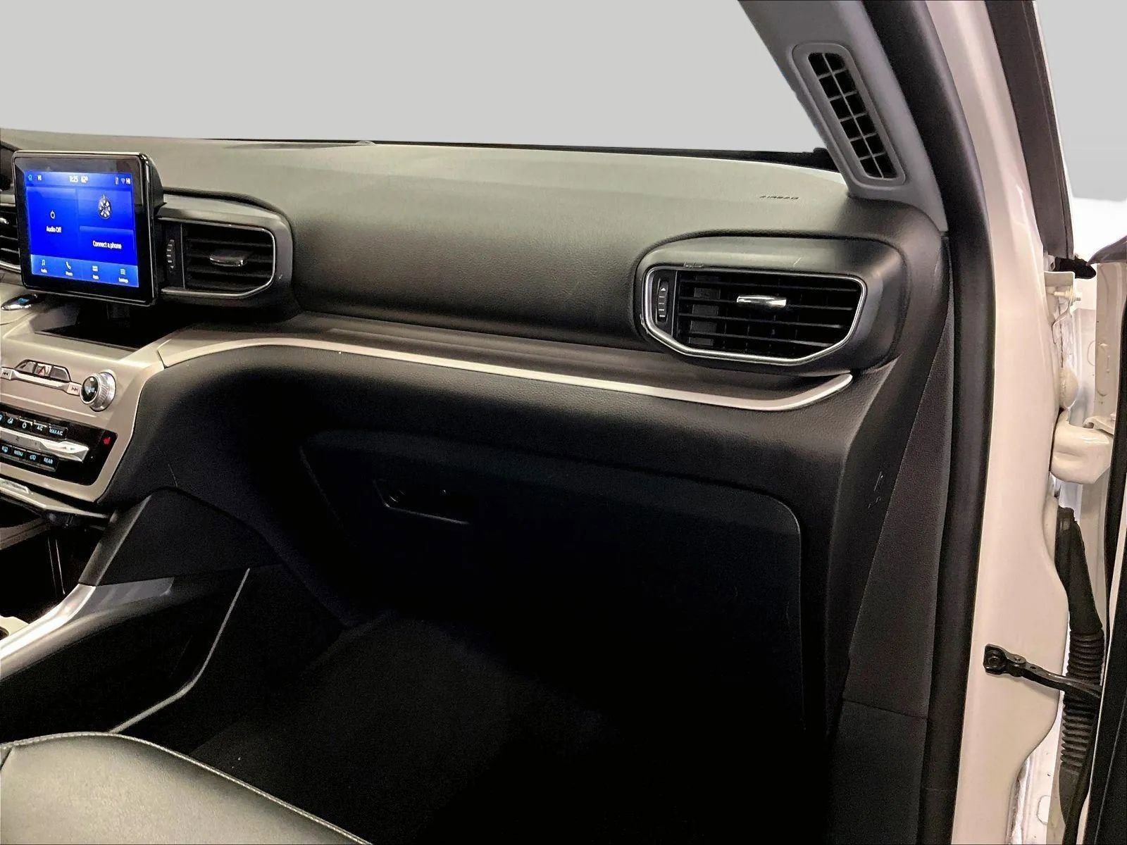 Used 2022 Ford Explorer XLT w/ Equipment Group 202A image 15