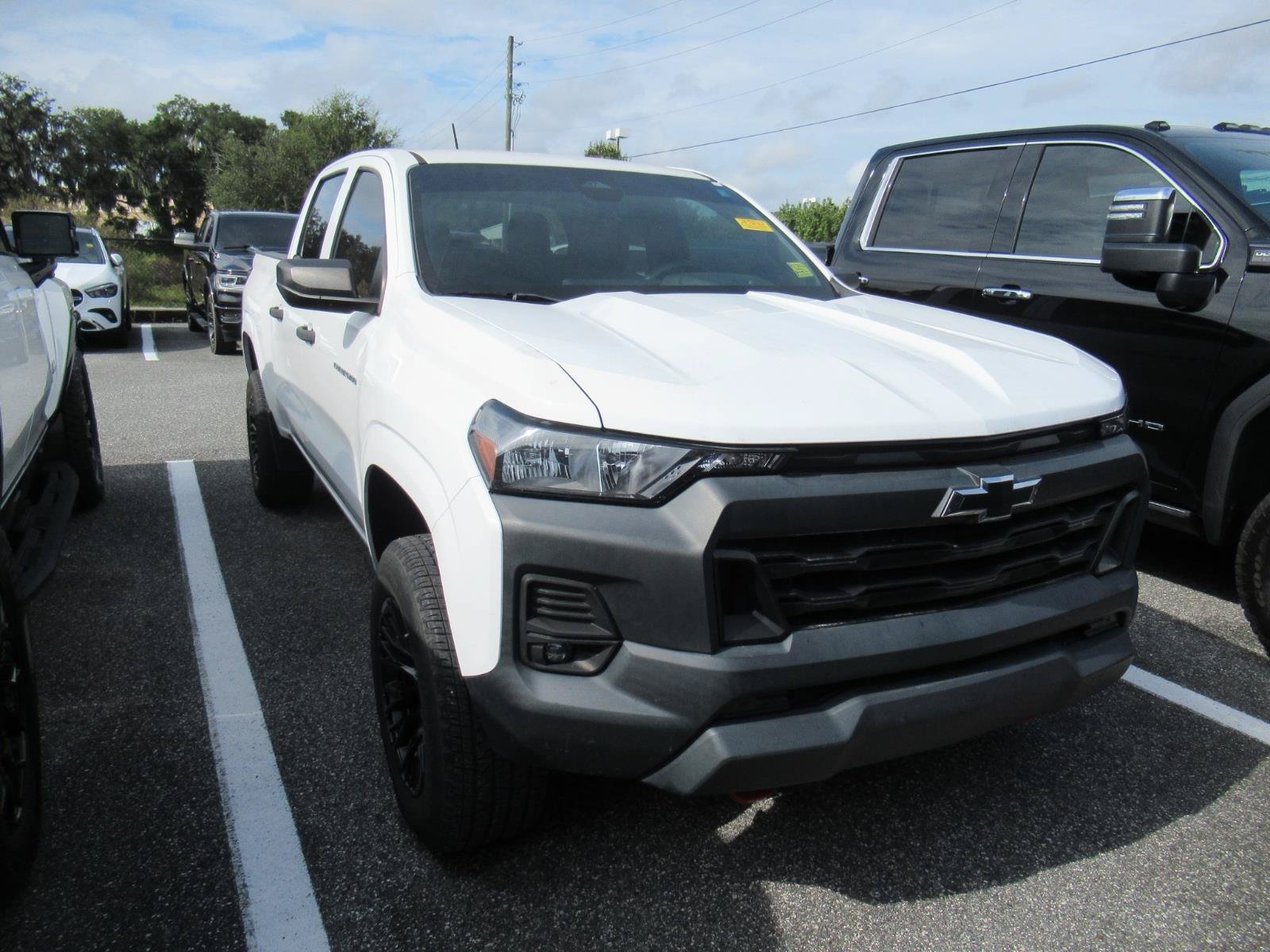 Used 2023 Chevrolet Colorado W/T RWD image 1