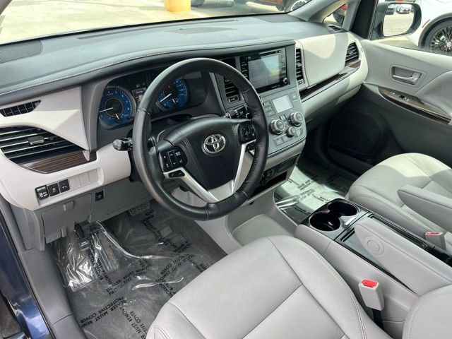 Used 2018 Toyota Sienna XLE w/ XLE Navigation Package image 13