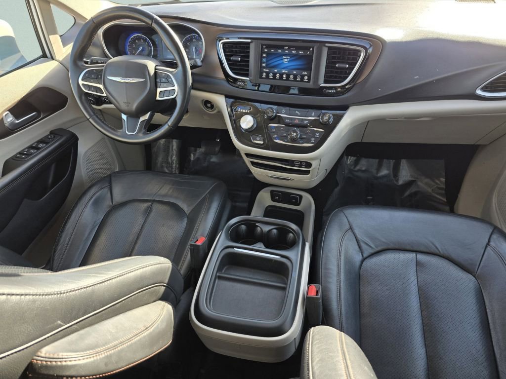 Used 2018 Chrysler Pacifica Touring-L FWD image 31