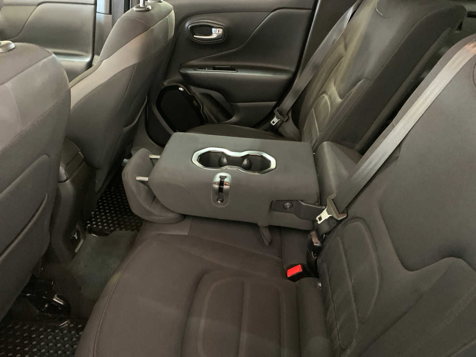 Used 2017 Jeep Renegade Altitude image 5