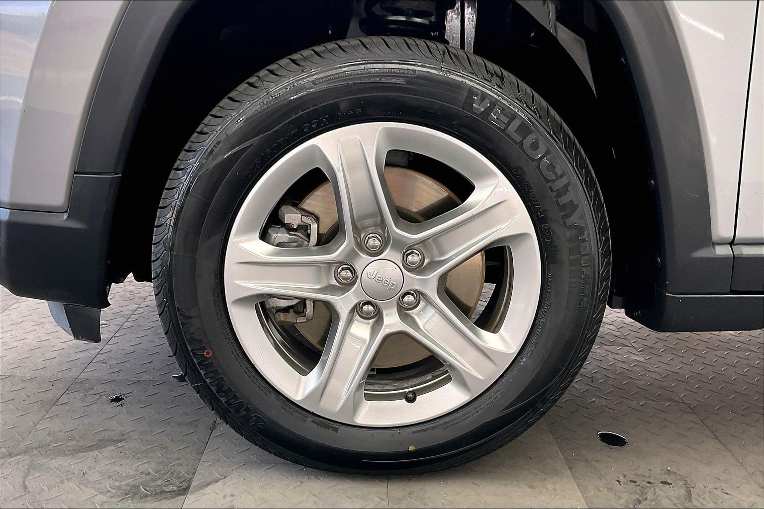 Used 2024 Jeep Compass Latitude AWD/4WD image 8