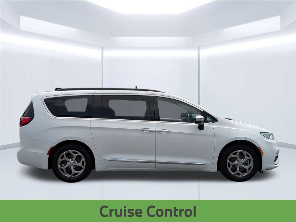 Used 2023 Chrysler Pacifica Limited FWD image 7