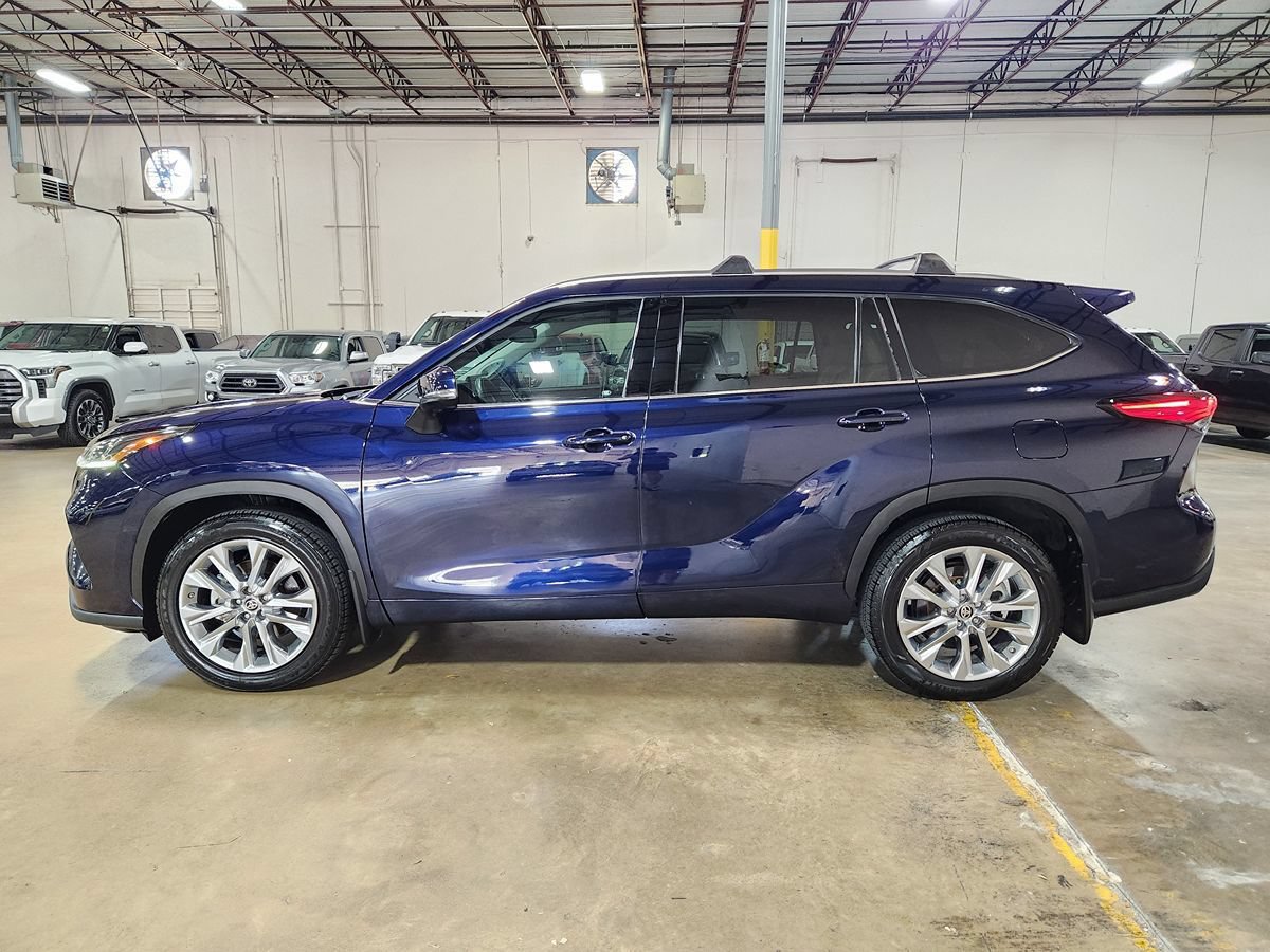 Used 2022 Toyota Highlander Limited FWD image 7