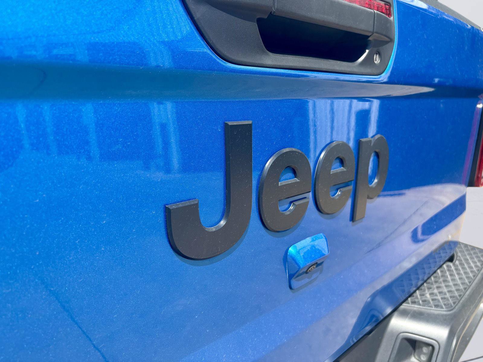 Used 2024 Jeep Gladiator Sport AWD/4WD image 4