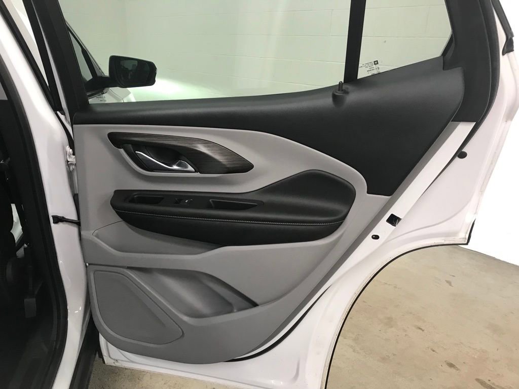 Used 2022 GMC Terrain SLT w/ Infotainment Package II image 32