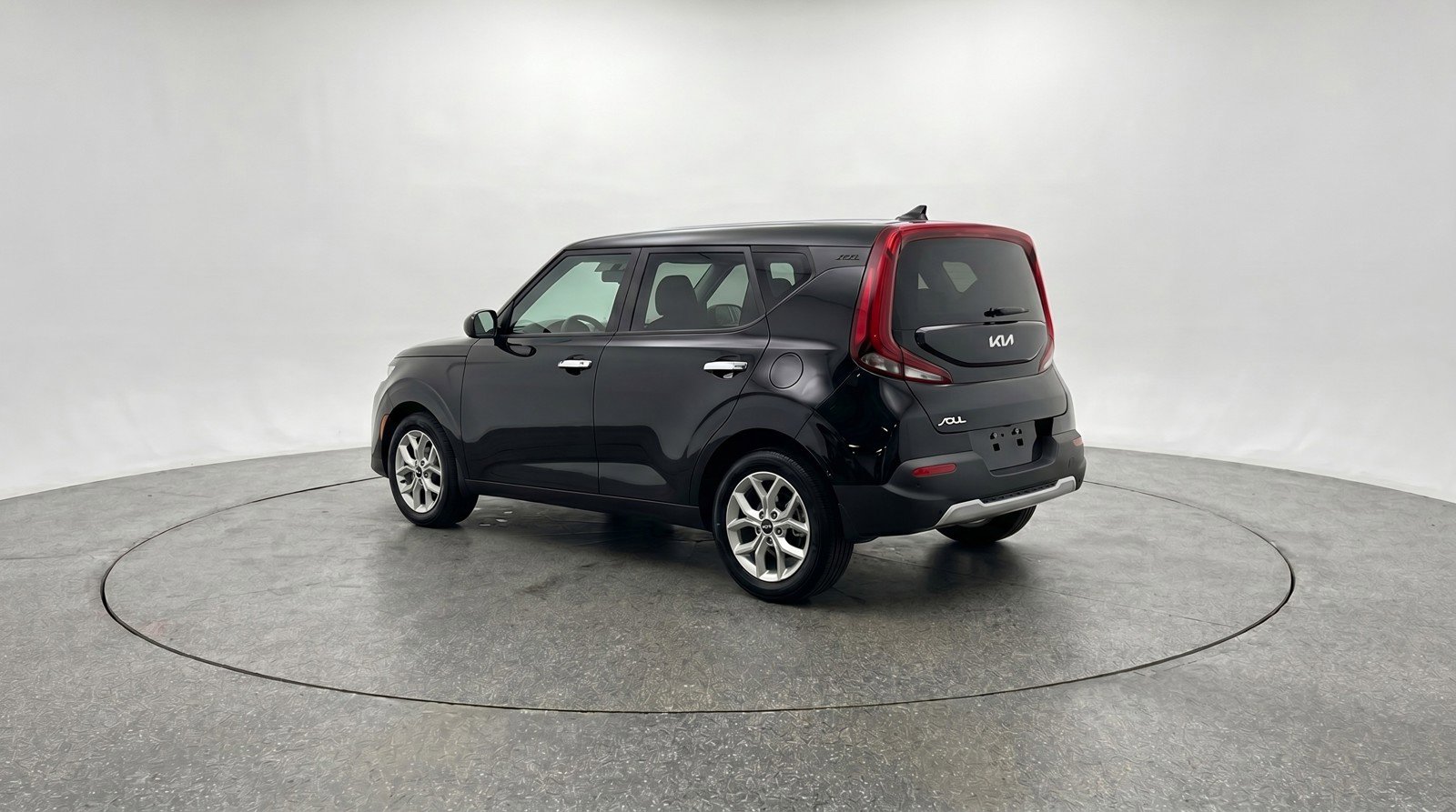 Used 2025 Kia Soul LX w/ LX Technology Package FWD image 6