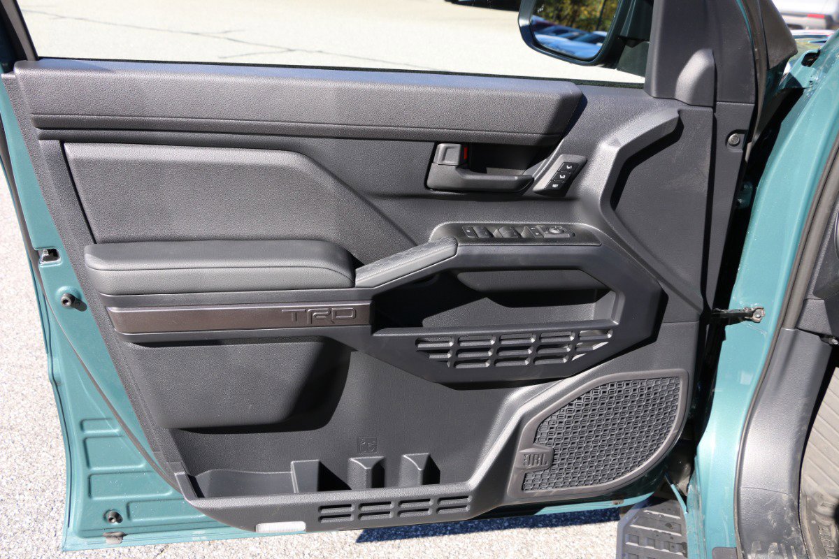 Used 2025 Toyota 4Runner TRD Off-Road image 16