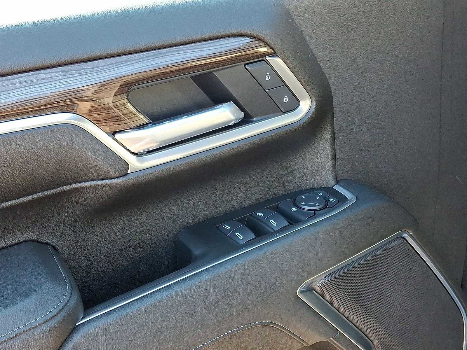 Used 2025 Chevrolet Silverado 2500 LT w/ Convenience Package image 29