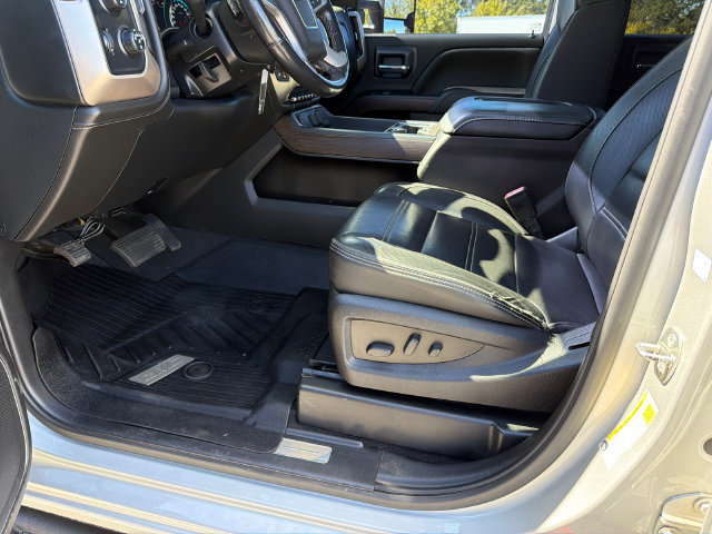 Used 2019 GMC Sierra 2500 Denali w/ Duramax Plus Package AWD/4WD image 9