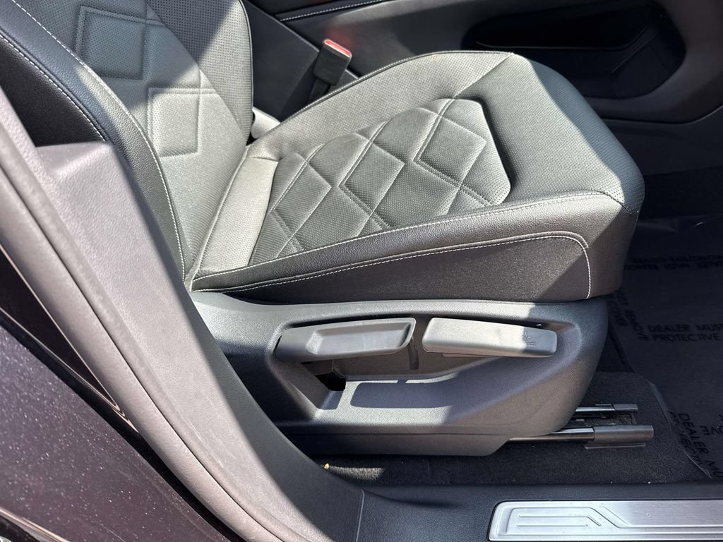 Used 2025 Volkswagen Atlas SE FWD image 12