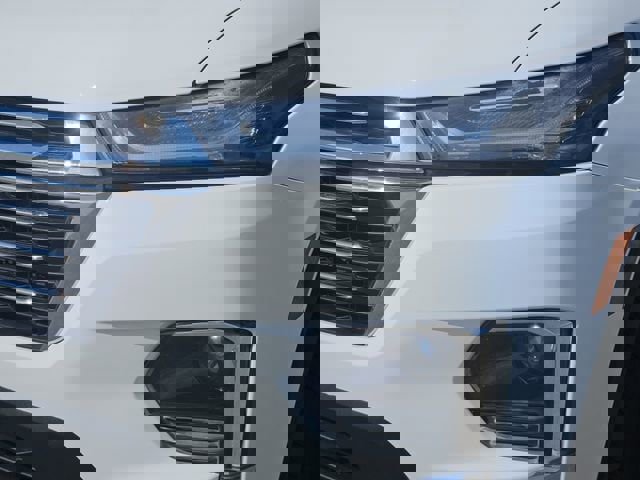 Used 2023 Chevrolet Traverse LT image 9