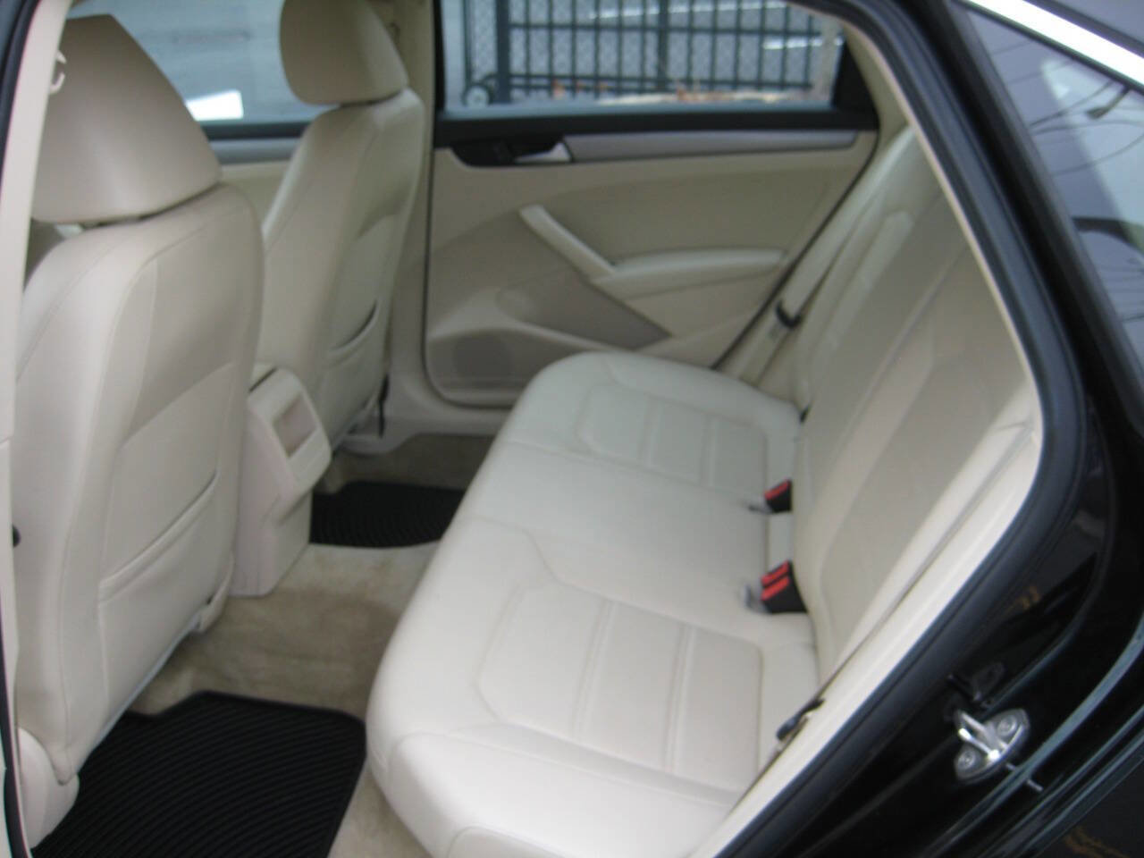 Used 2015 Volkswagen Passat 1.8T Limited Edition FWD image 12