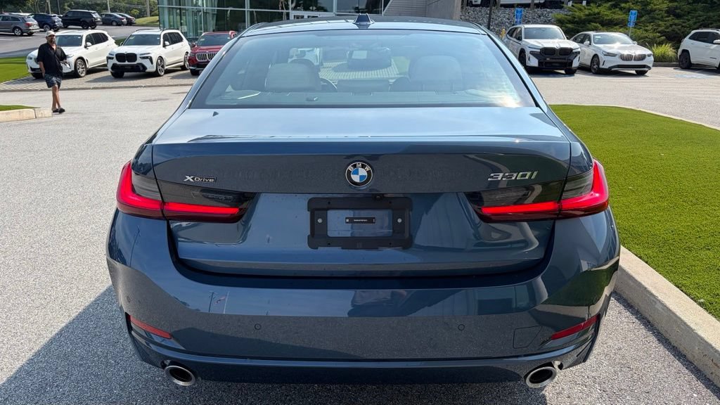 Used 2025 BMW 330i xDrive Sedan w/ Premium Package AWD/4WD image 3