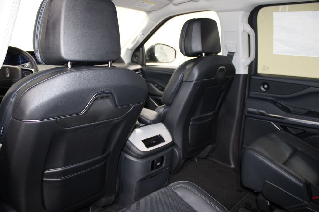 New 2027 Lincoln Navigator Premiere RWD image 28