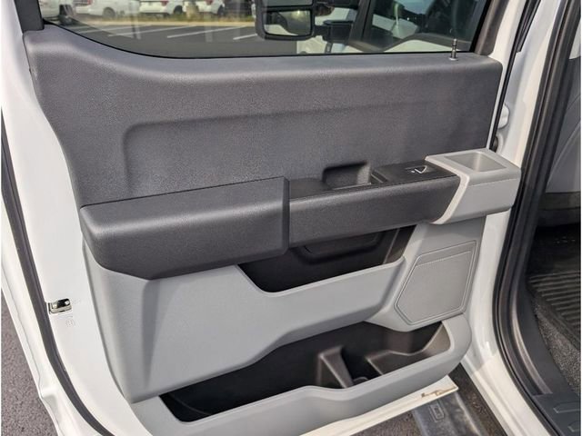 New 2025 Ford F550 4x4 Crew Cab image 13