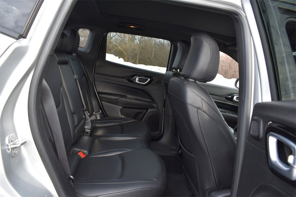 Used 2025 Jeep Compass Limited w/ High Altitude Package image 29