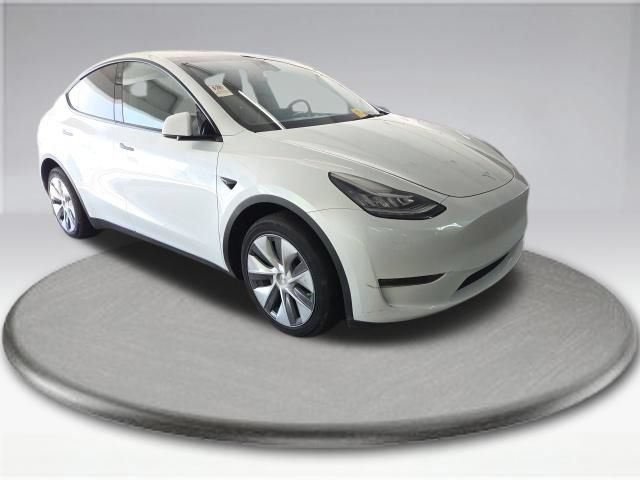 Used 2023 Tesla Model Y Long Range AWD/4WD image 2
