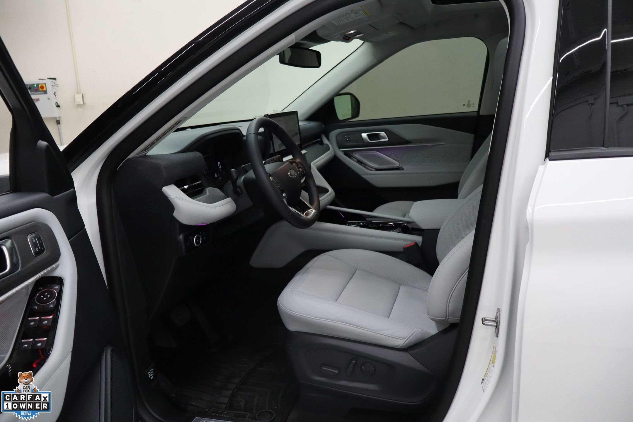 Used 2025 Ford Explorer Platinum w/ Ultimate Package image 26