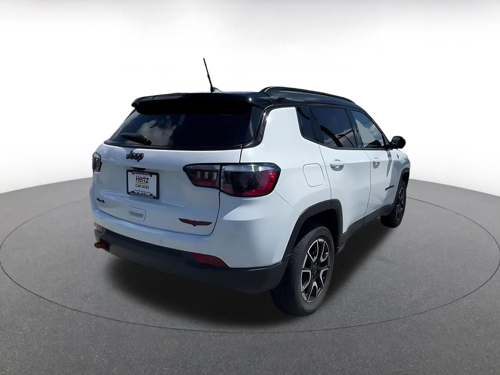 Used 2025 Jeep Compass Trailhawk image 14