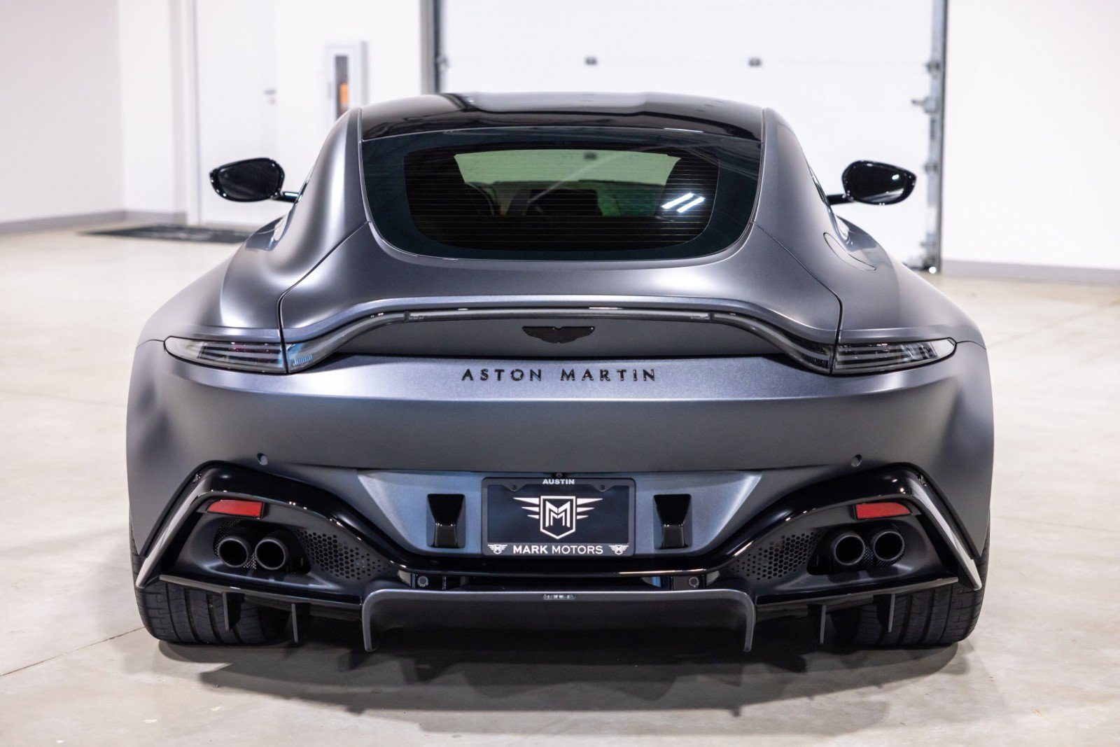 Used 2022 Aston Martin V8 Vantage Coupe RWD image 8