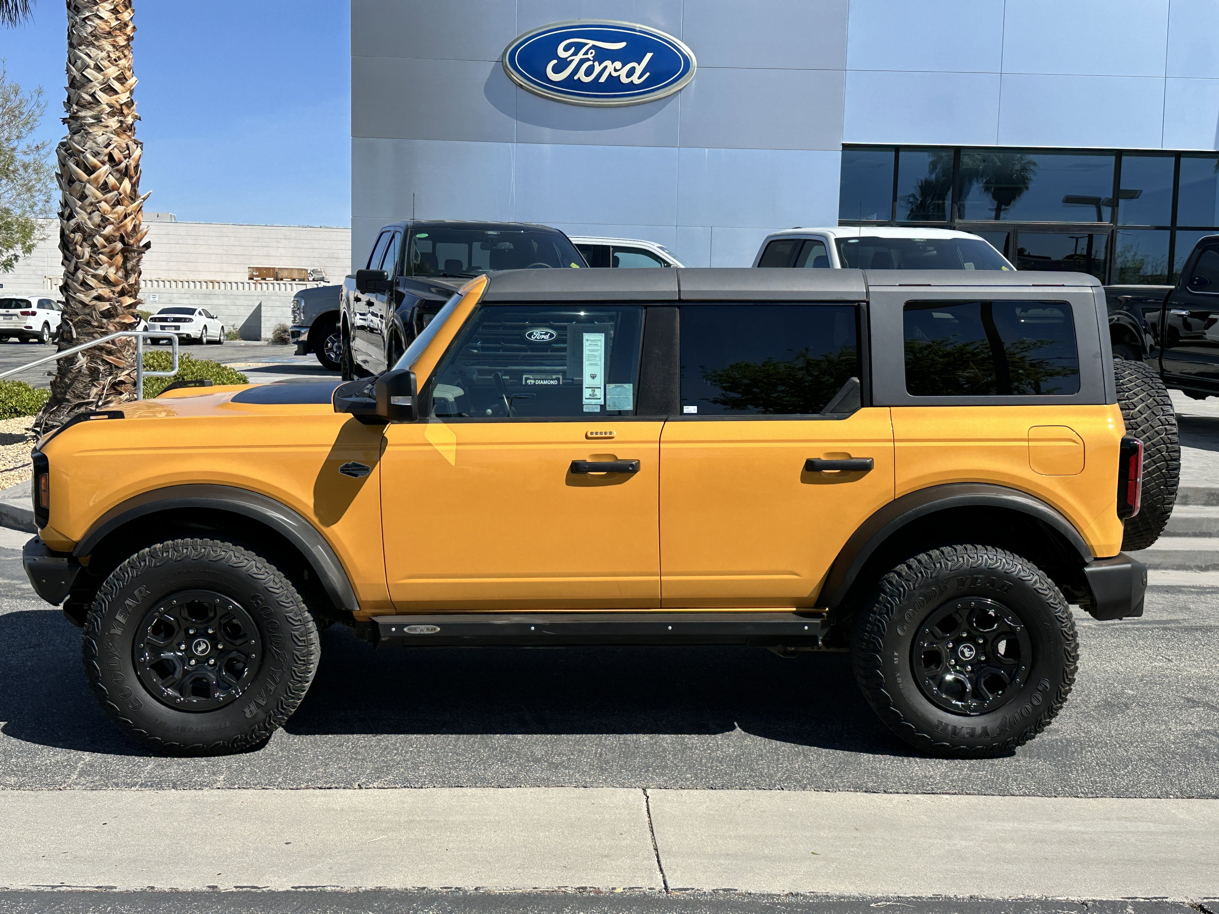 Used 2022 Ford Bronco Wildtrak image 3