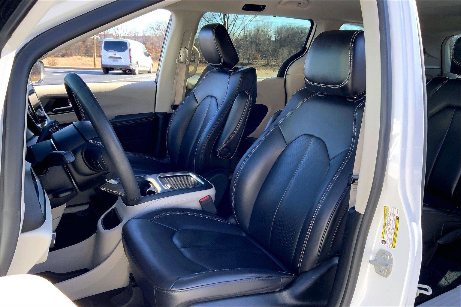 Used 2023 Chrysler Pacifica Touring-L image 20