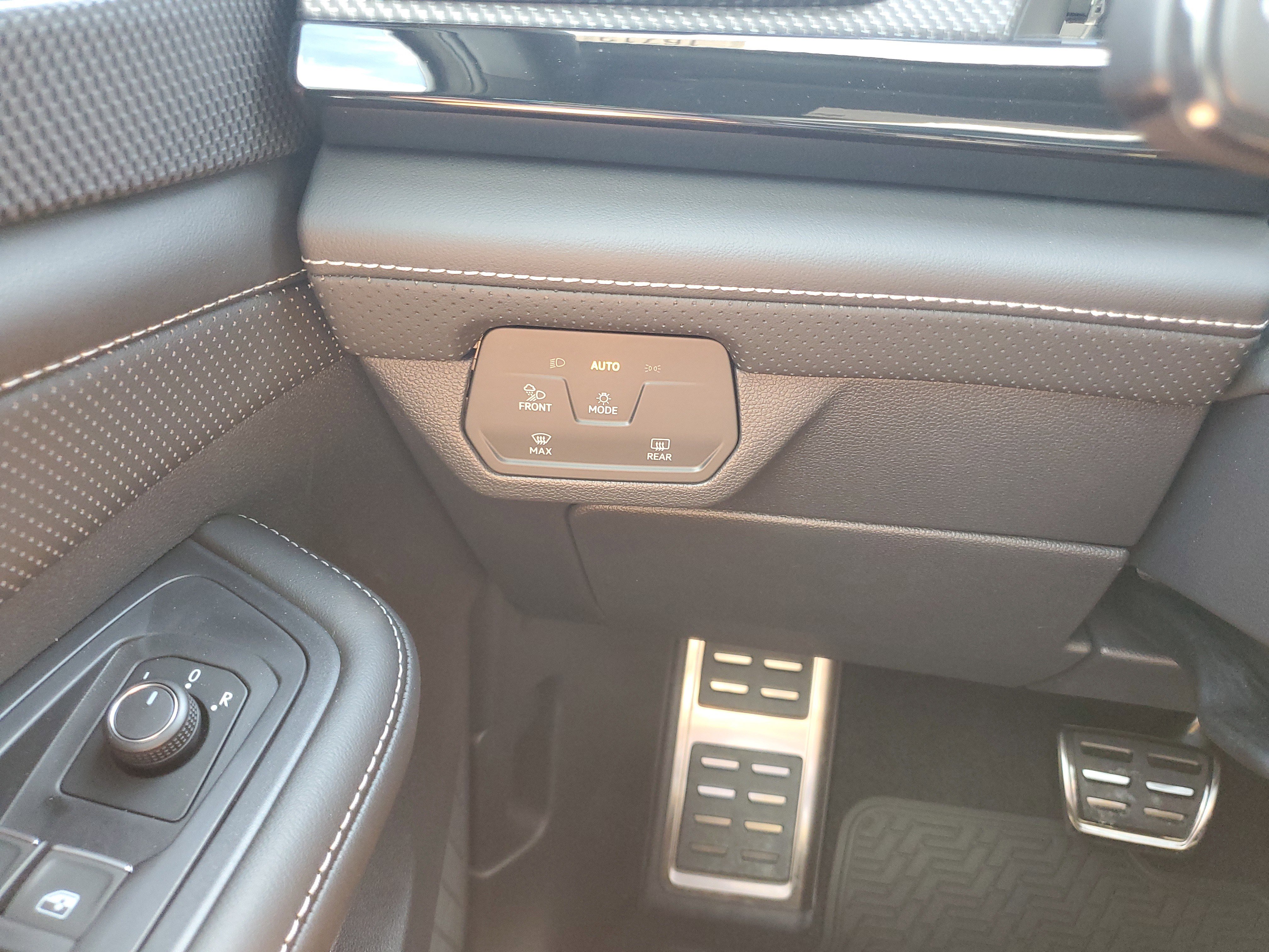 New 2026 Volkswagen Atlas Cross Sport SEL R-Line image 24