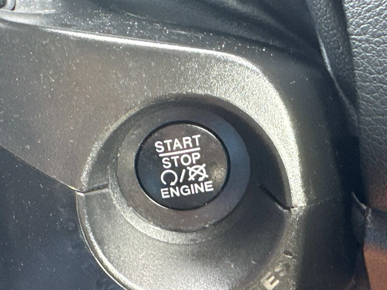 Used 2019 Jeep Renegade Latitude FWD image 34