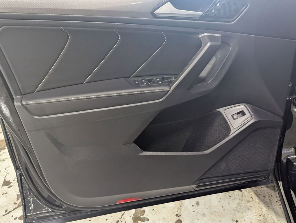 Used 2024 Volkswagen Tiguan SE R-Line image 16