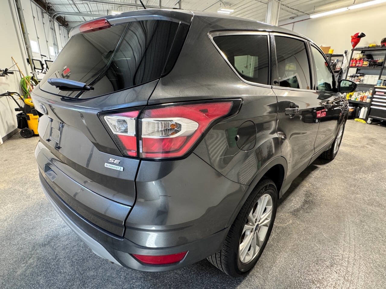 Used 2017 Ford Escape SE image 5