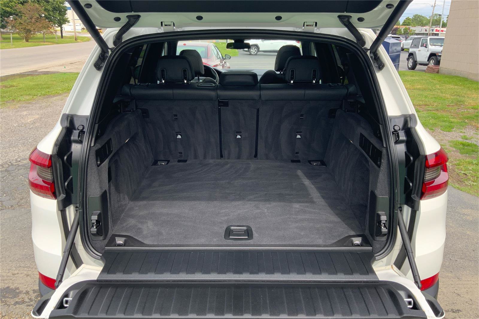 Used 2020 BMW X5 xDrive40i w/ Convenience Package AWD/4WD image 12