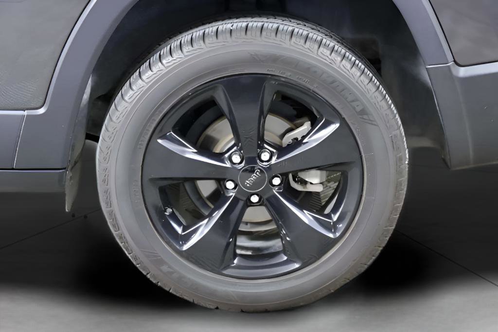 Used 2021 Jeep Cherokee Latitude Plus FWD image 15