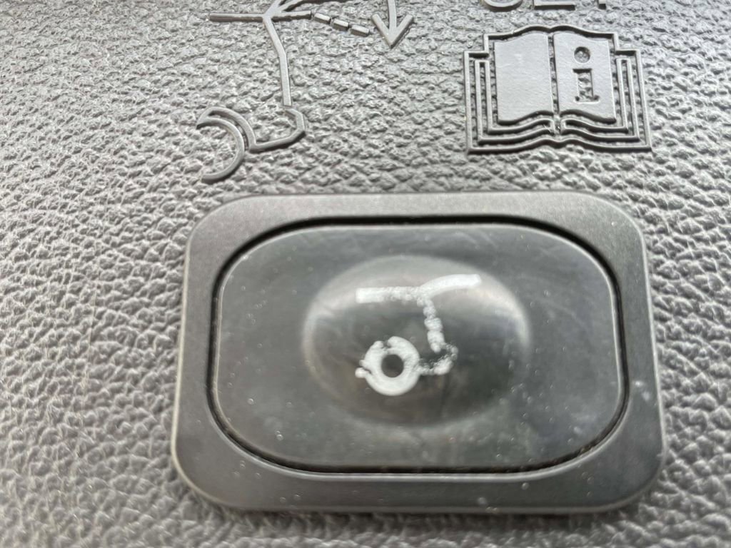 Used 2018 Ford Escape SEL image 11