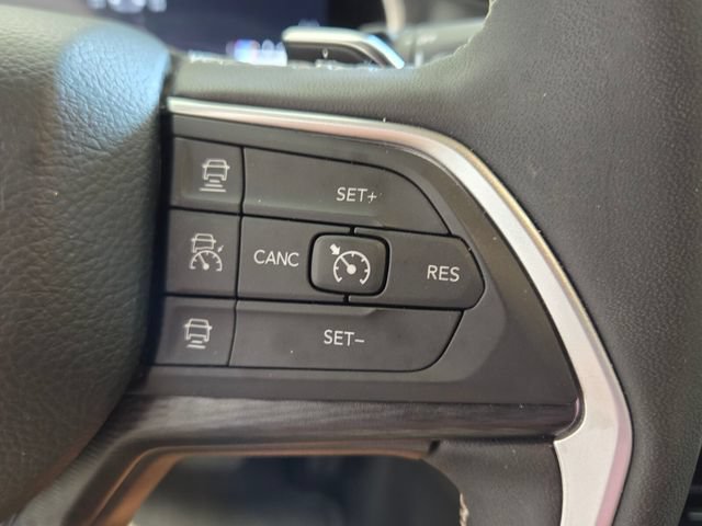 Used 2025 Jeep Grand Cherokee Altitude AWD/4WD image 26