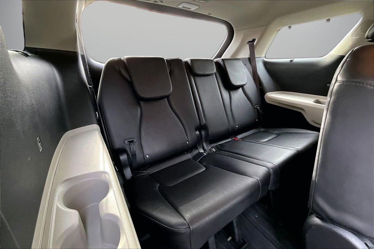 Used 2024 Kia Carnival EX image 25